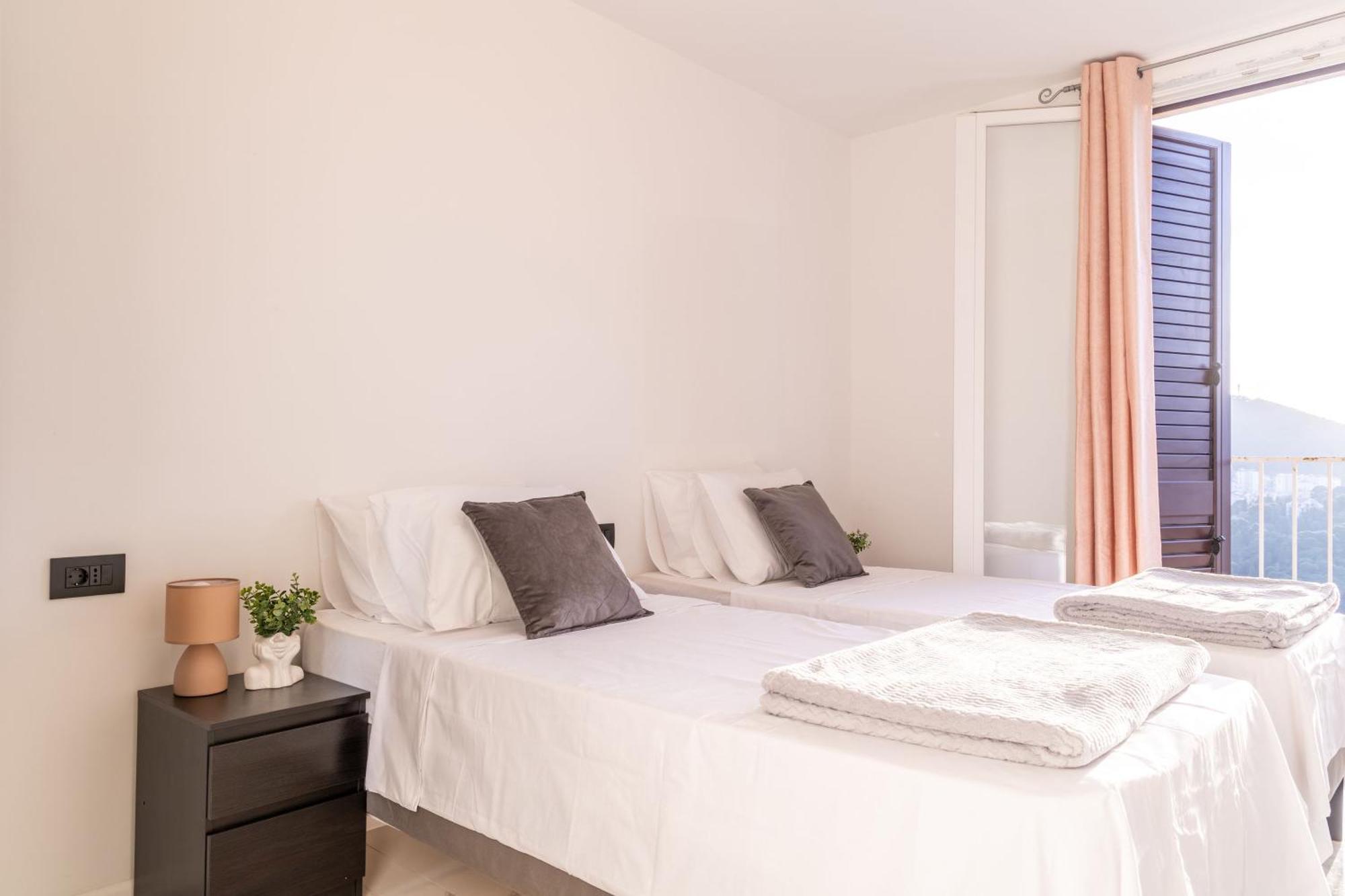 Orca -sea View Apartment *